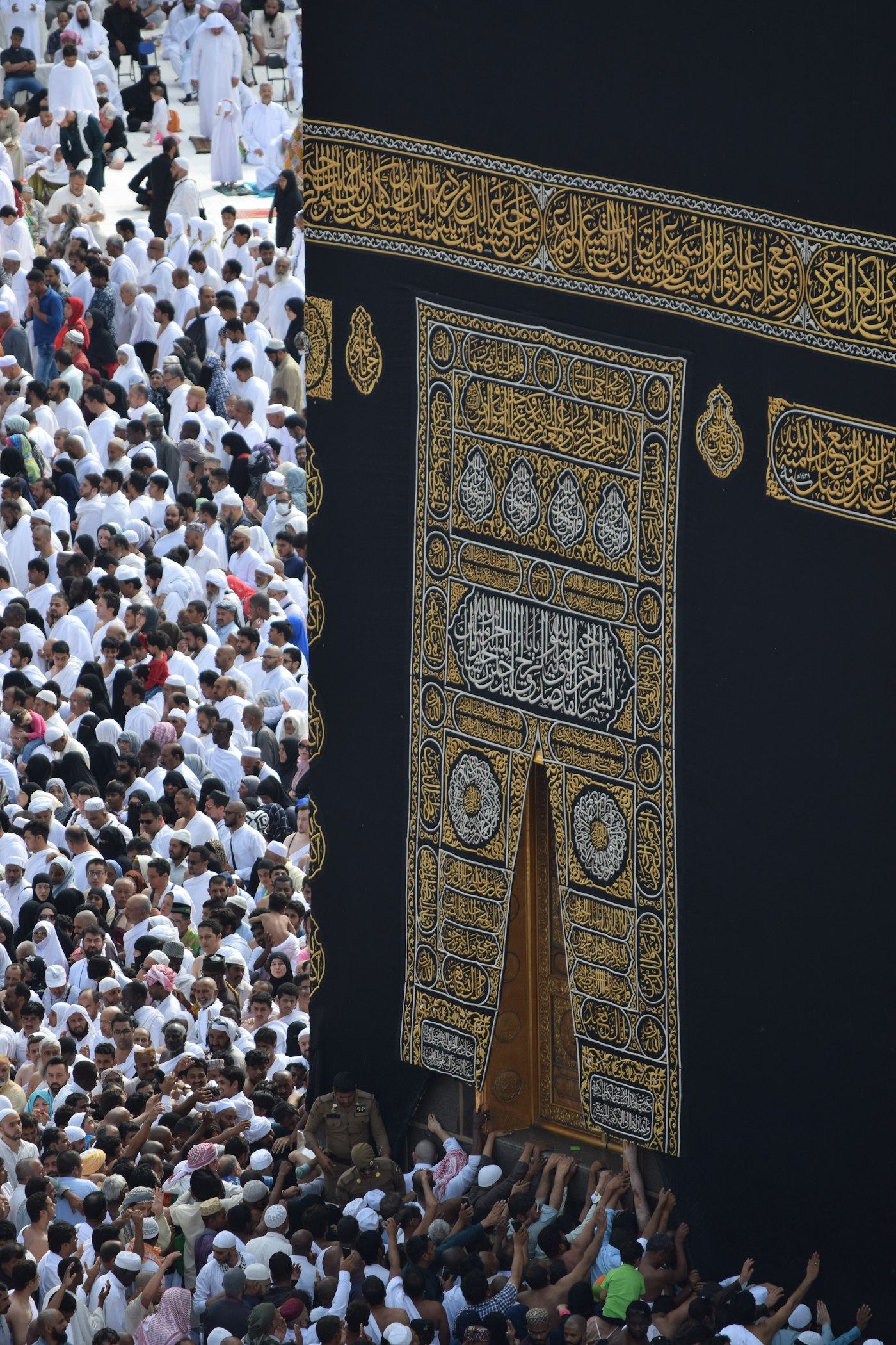 Pilgrims and hotels near the Haram for Standard Umrah